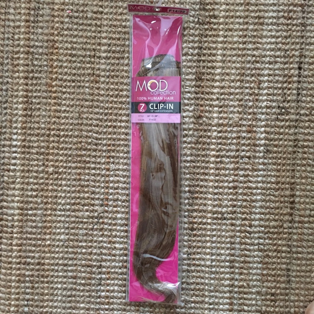 NWT 7-PC 18” CLIP-IN BLONDE HAIR EXTENSIONS